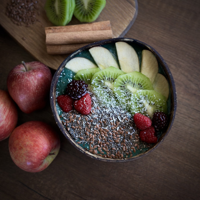 Green kiwi bowl