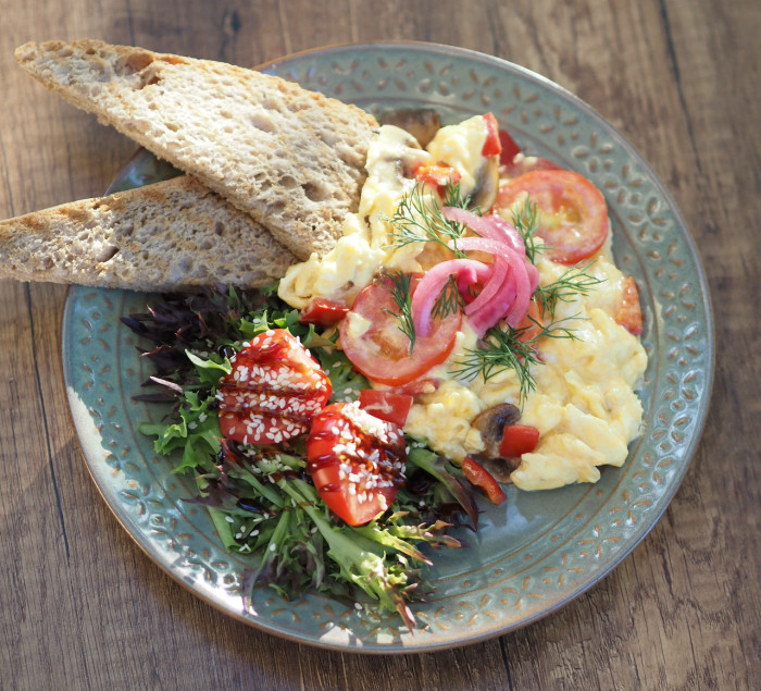 Scrambled eggs with vegetables and mushrooms