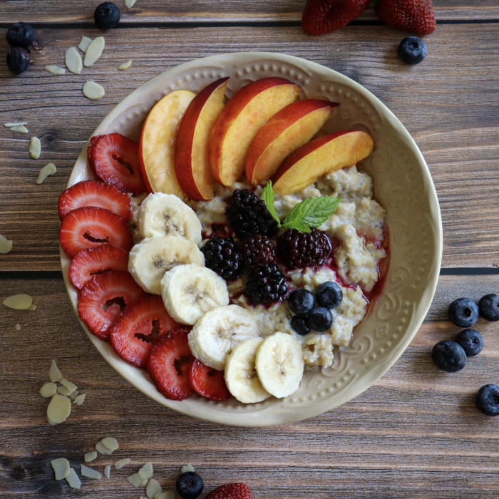 Porridge with berries and fruits